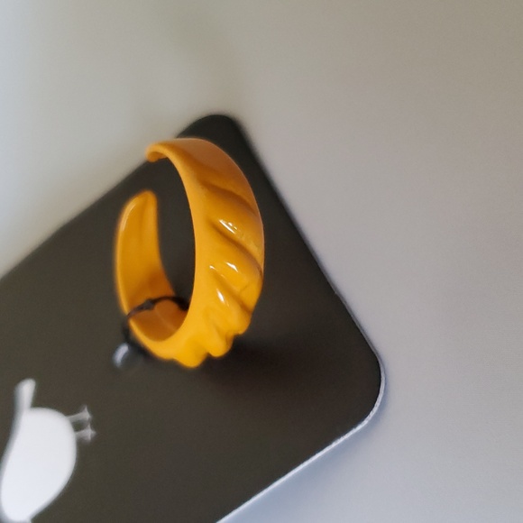 🎈3 FOR $10 RESIN RINGS - Picture 3 of 5